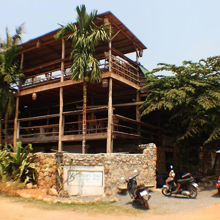 Kepmandou Lounge-Bar Bed & Breakfast ภายนอก รูปภาพ