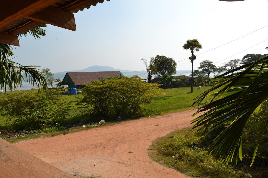 Kepmandou Lounge-Bar Bed & Breakfast ภายนอก รูปภาพ