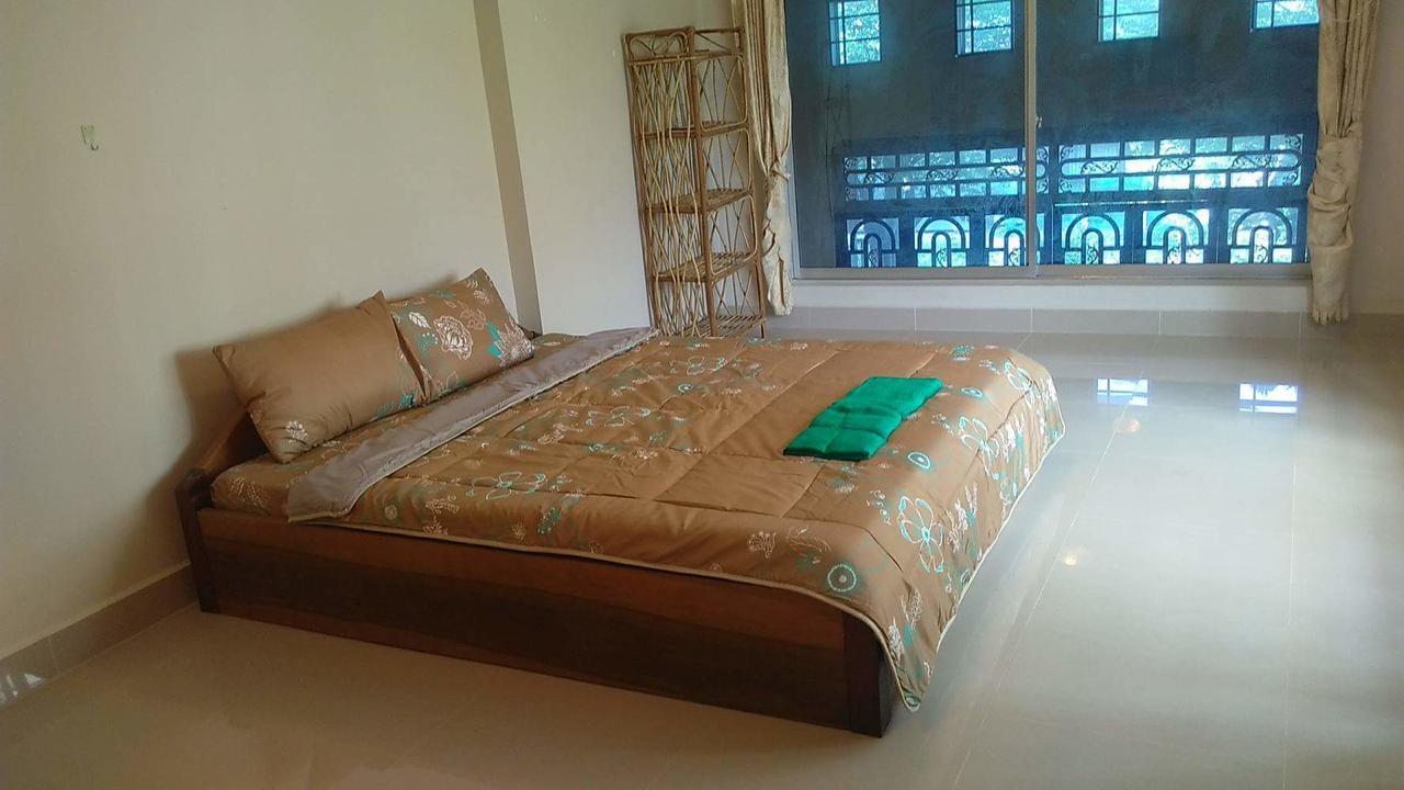 Kepmandou Lounge-Bar Bed & Breakfast ภายนอก รูปภาพ