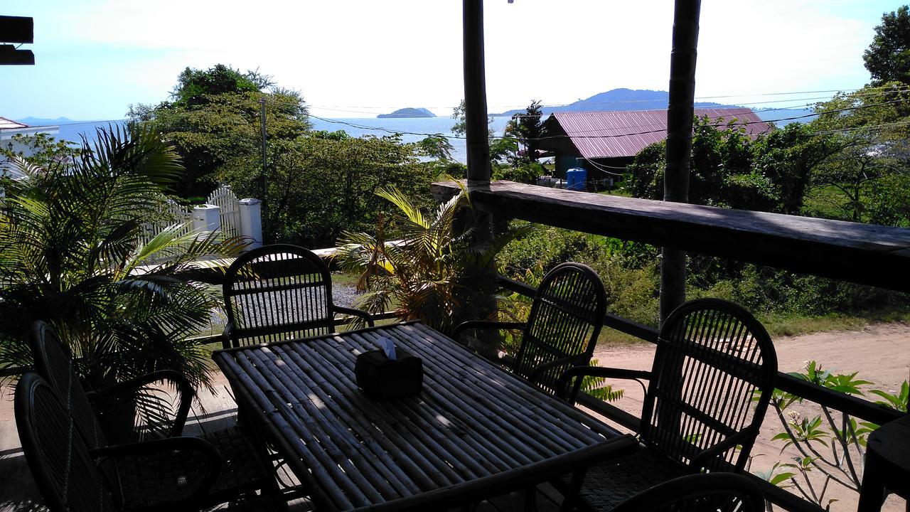 Kepmandou Lounge-Bar Bed & Breakfast ภายนอก รูปภาพ