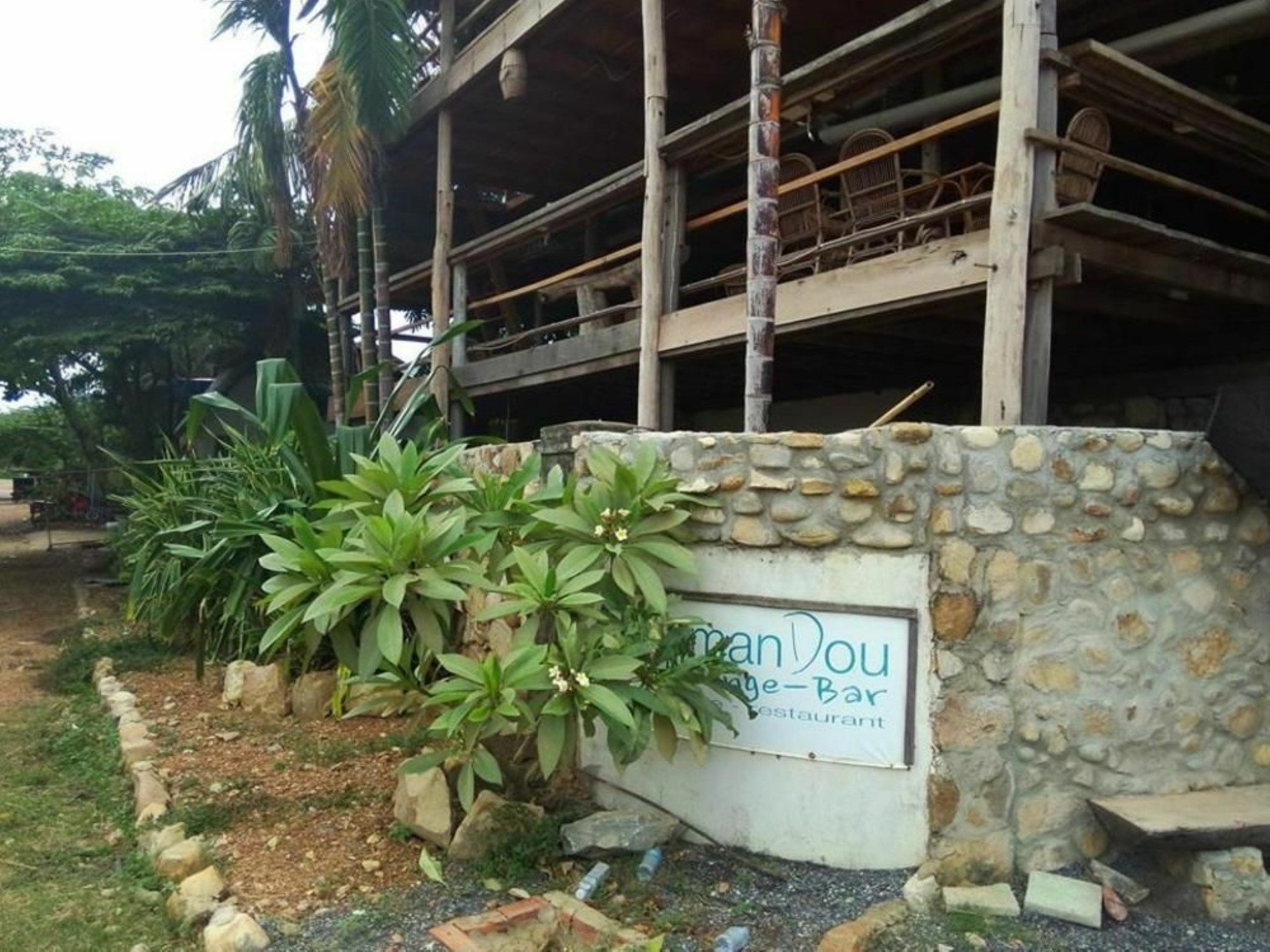 Kepmandou Lounge-Bar Bed & Breakfast ภายนอก รูปภาพ