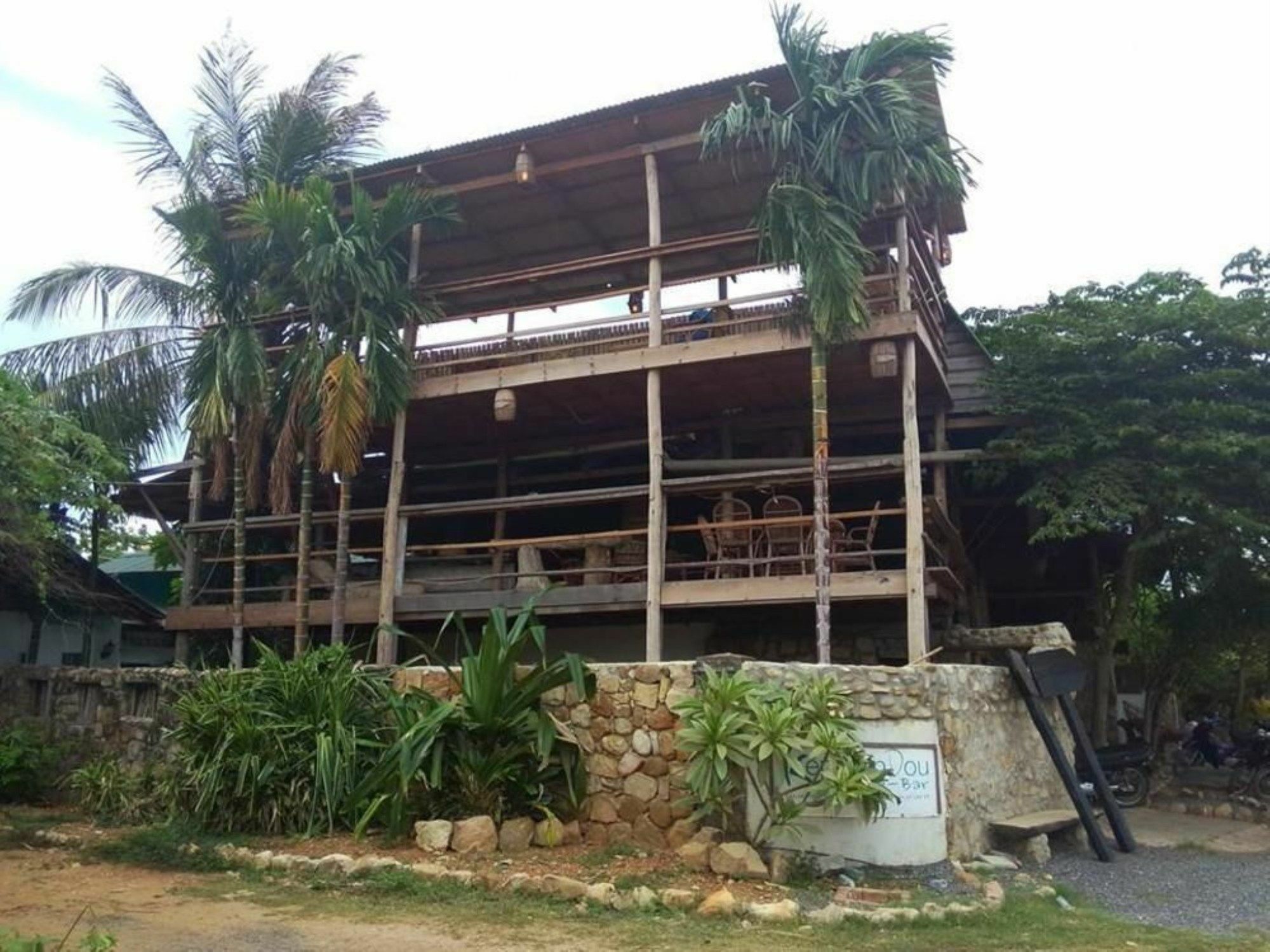 Kepmandou Lounge-Bar Bed & Breakfast ภายนอก รูปภาพ